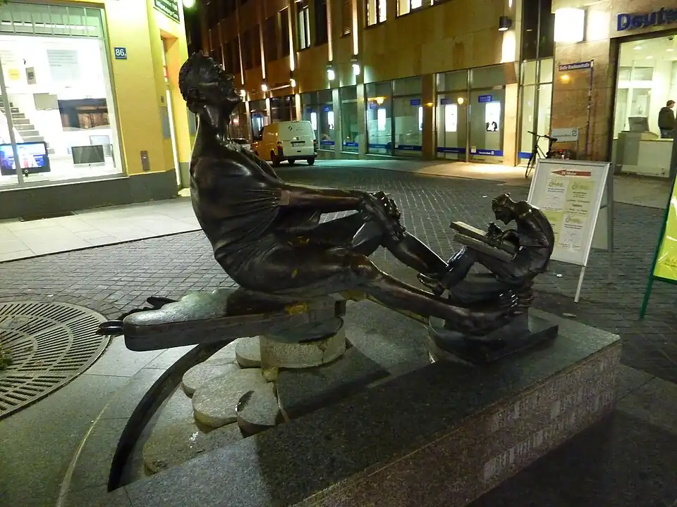 Уличный музыкант и его дух. Германия