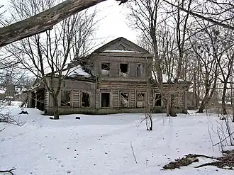 Руинированный главный дом усадьбы Остроговицы