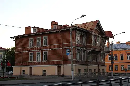 Вид одного из зданий в 2015 г.