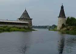 Плоская и Высокая башни у Нижних решёток