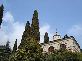 Вид на храм с Никитского ботанического сада