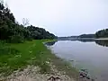 Остатки водохранилища, село слева, в гуще леса