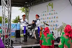 Шуточные куплеты в исполнении мужского дуэта