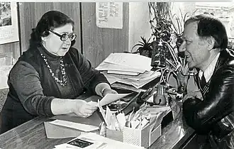 Надежда Финогенова с клоуном Олегом Поповым