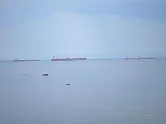 Цепочка нефтеналивных судов