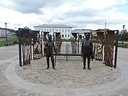 Скульптурная группа «Хлестаков и Городничий»