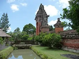 Храм Таман Аюн, ворота во внутренний двор, февраль 2020 г.