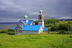 Вид на церковь со стороны села Красновидово