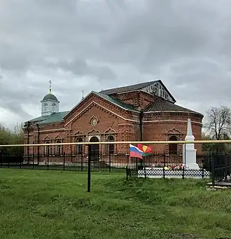 Церковь Михаила Архангела и воинский мемориал в Курапово
