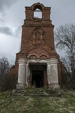 Колокольня и вход