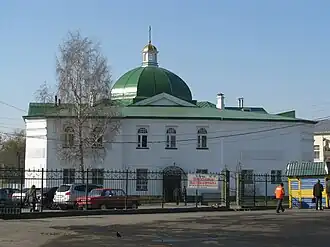 Вид с севера, первоначальная архитектура почти не просматривается