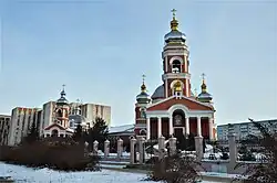 Православный храм в честь преподобного Серафима Саровского и церковь в честь иконы Божией Матери «Умиление». Вид со стороны улицы Юлиуса Фучика (декабрь 2018)