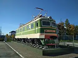 Электровоз ЧС2-010 на перроне станции Барабинск