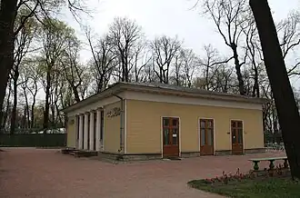 Вид главного и бокового фасадов