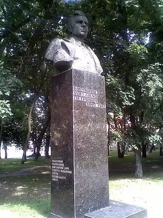 памятник на Аллее Героев в 2010 году