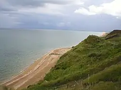 Вид с вершины "Богатырь" в сторону п.Пересыпь, на камни, примерно в 20 м севернее находиться потухший грязевой вулкан.