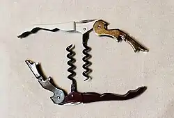 Основной рабочий инструмент сомелье — нож сомелье