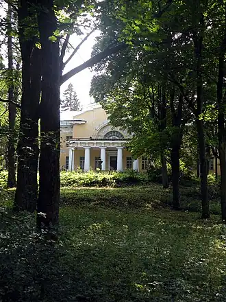 Дача Воронцова-Дашкова («Шуваловский дворец») — центральное здание усадьбы в наши дни