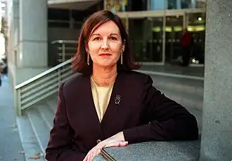 Шэрин Седерман в Центральном деловом районе Мельбурна[англ.] в 1998 году.