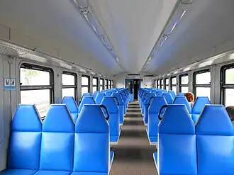 Салон 3 класса поезда ЭТ2М-118 с полужёсткими кожаными сиденьями с подголовниками