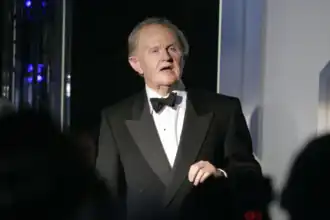 Лазарус на представлении своего изобретения — машины омоложения