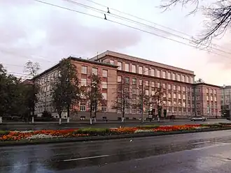 Главный корпус университета, проспект Ленина, 75