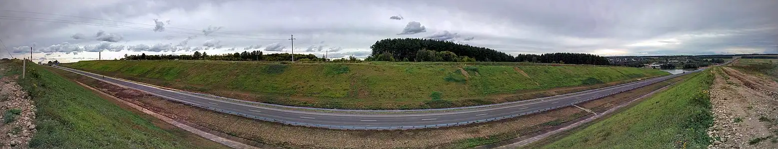 Новый участок дороги Кстово&nbsp;— Дальнее Константиново. Соединяет Южный обход Нижнего Новгорода с объездной дорогой города Кстово. Слева&nbsp;— вид в сторону Лукойл, справа&nbsp;— мост через пруд Шелокшонка. Сентябрь 2016&nbsp;года.