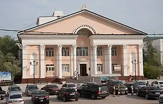 Здание театра