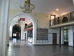 Интерьер вокзала (2007)