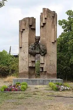 Памятник Н.М. Сисакяна в Аштараке, Армения