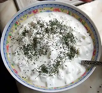 Мацун, поданный к столу (Армения)