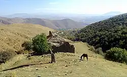 Общий вид на Нехуцаванк и на Арзакан