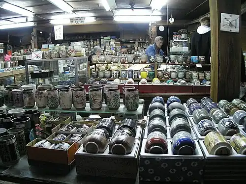 Магазин керамики стиля кёмидзу[яп.]