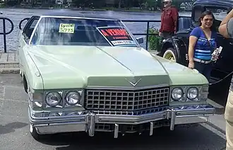 1974 Cadillac Sedan Deville с круглыми фарами