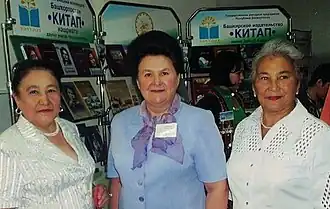 Ф. Хисамитдинова (слева), Г. Ситдыкова (центр) и Фирдаус Башарова (справа)