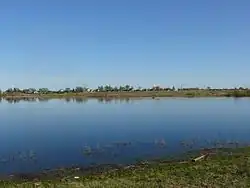 Вид на Ракомку из Старого Ракомо. На противоположном берегу&nbsp;— деревня Новое Ракомо