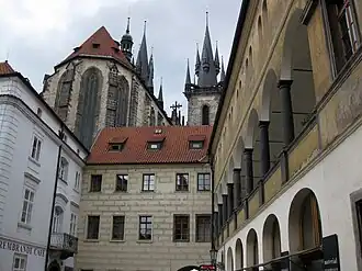 Вид на храм Девы Марии со стороны Тына