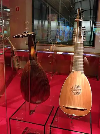 Архилютня Маттео Селласа