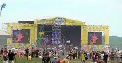 Сцена во время выступления группы "Чайф" на «Рок над Волгой», 2010