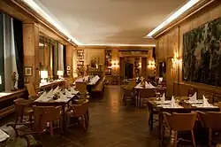 Обеденный зал в небоскрёбе Axel Springer (нем.)