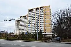 В среднем корпусе (ул. Хусаина Мавлютова, 17 Б) находится Филиал № 13 Централизованной библиотечной системы города Казани (ноябрь 2018)