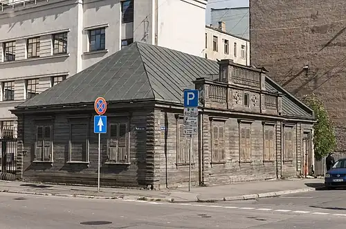 Дом № 1 (угол ул. Пушкина)