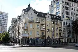 Улица Ивана Мазепы в конце (дом 18/29).