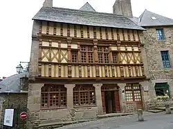 Дом Ренанов в Трегье, Бретань, ныне — Дом-музей Эрнеста Ренана (фр.)
