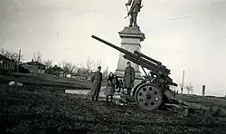 Памятник Петру&nbsp;I во время оккупации (апрель&nbsp;1943)