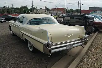 1957 Cadillac Coupe Deville с большими «килями»