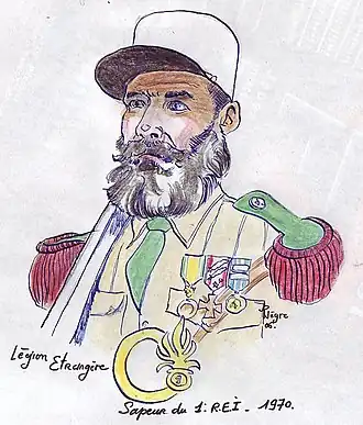 Портрет пионера-сапёра (фр.&nbsp;Pionniers Sapeurs) из 1-го иностранного полка[англ.]. 1970 год. На мундире изображены Воинская медаль, Крест Воинской доблести с двумя звёздами и двумя пальмовыми ветвями и Медаль Заморских территорий с двумя пристёжками