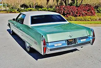 1973 Cadillac Sedan Deville, выдвинутый энергопоглощающий бампер