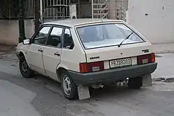 ВАЗ 21091, на правом молдинге указан объём в 1100 кубических сантиметров