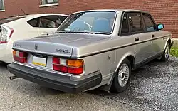 Седан 244 GL. Вид сзади